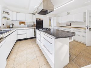 KITCHEN/BREAKFAST ROOM- click for photo gallery